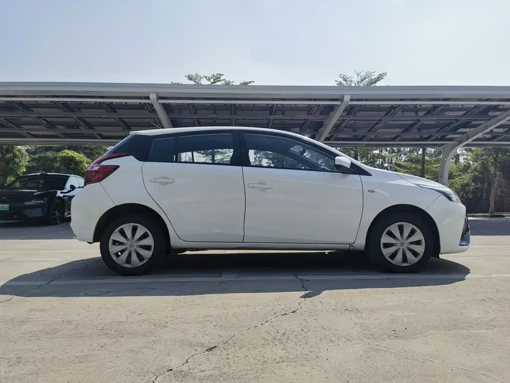 Toyota Yaris L — фото 5