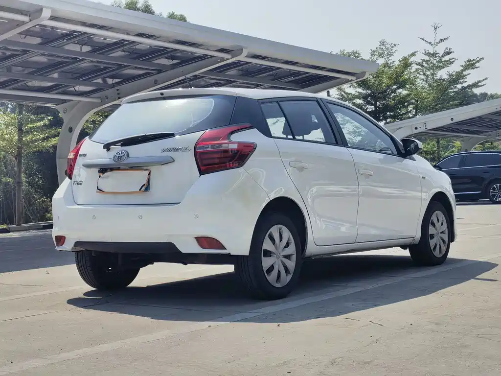 Toyota Yaris L — фото 8
