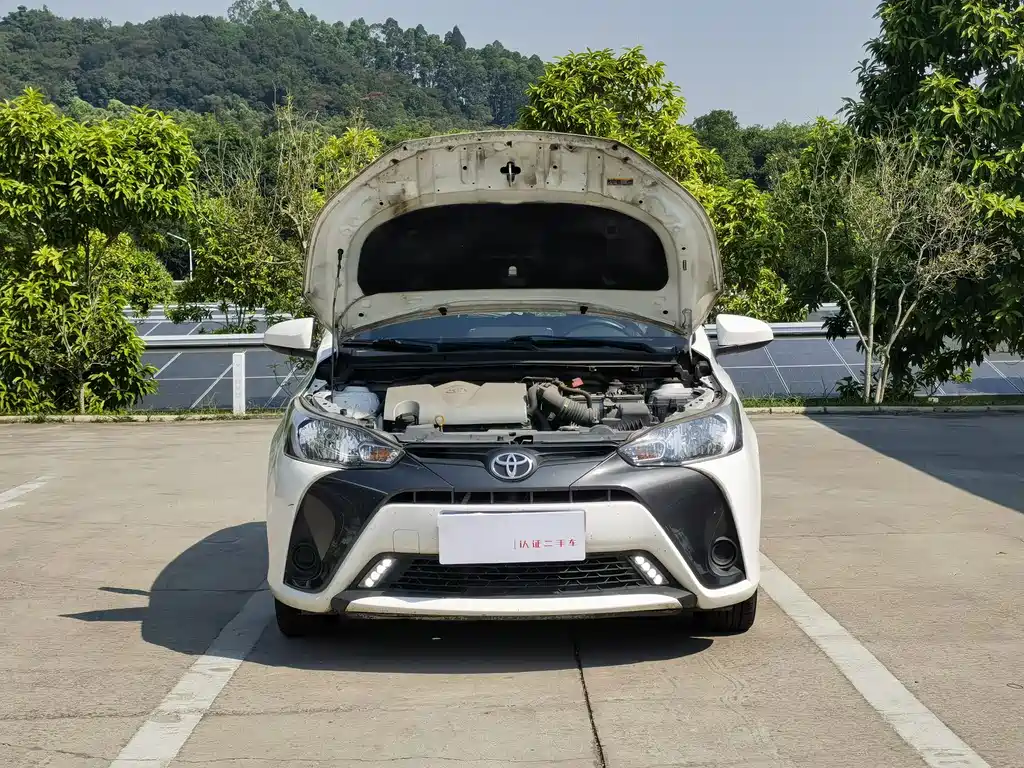 Toyota Yaris L — фото 9