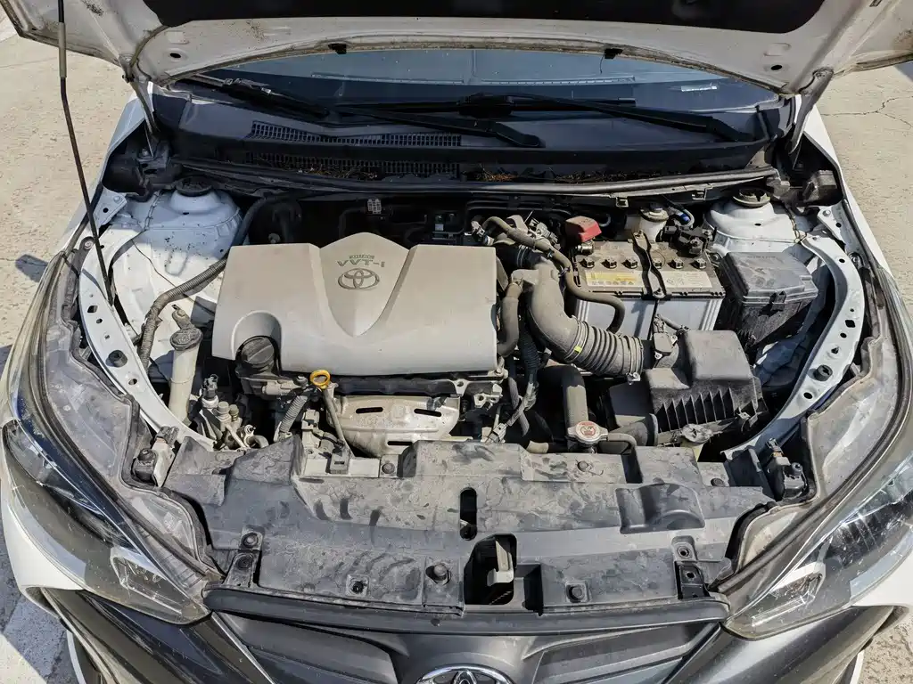 Toyota Yaris L — фото 10