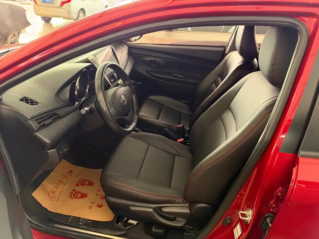 Toyota Yaris L — фото 11