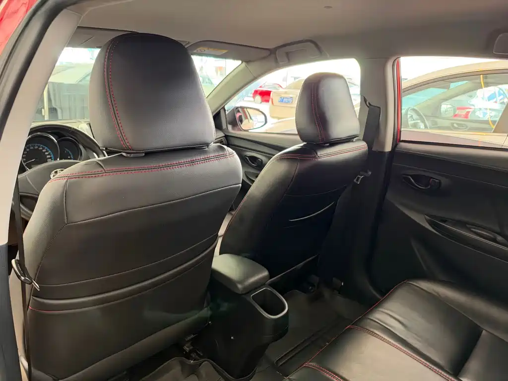 Toyota Yaris L — фото 16