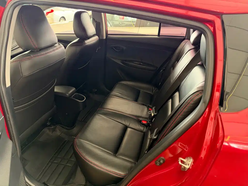 Toyota Yaris L — фото 18