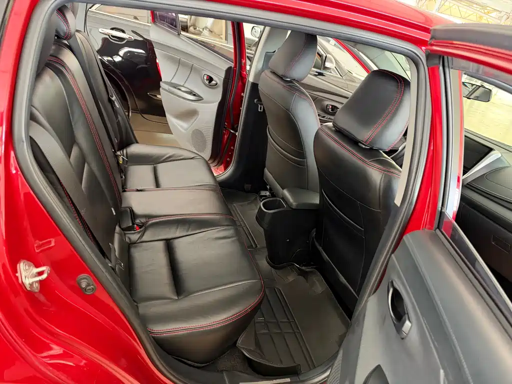 Toyota Yaris L — фото 23