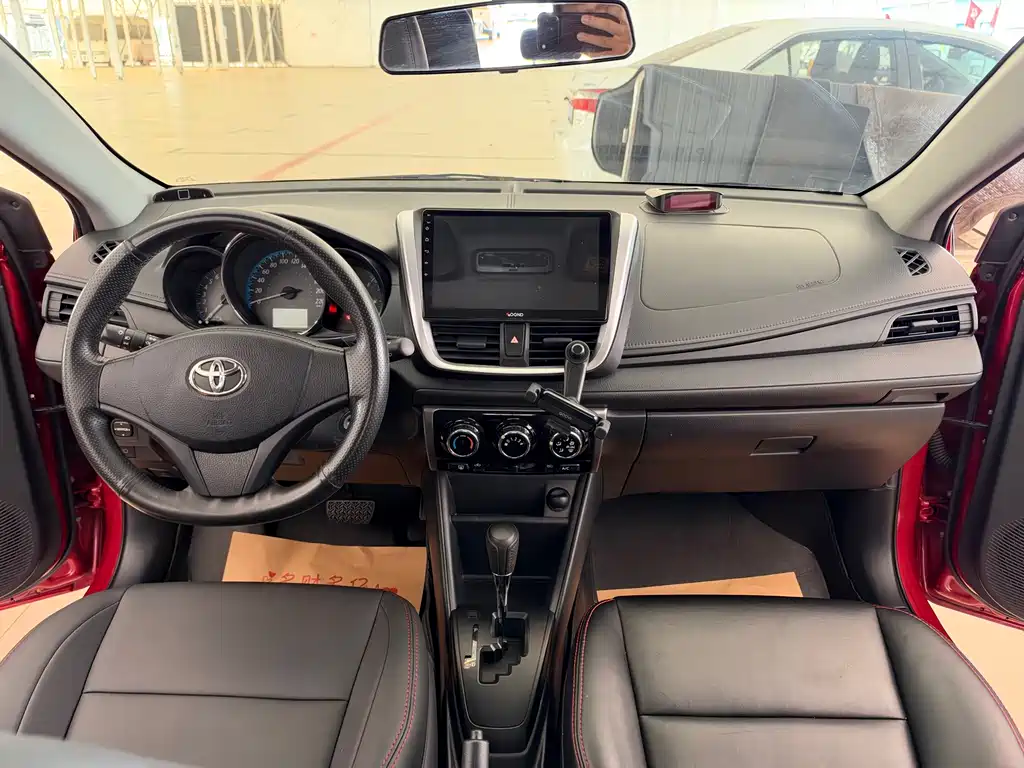 Toyota Yaris L — фото 26