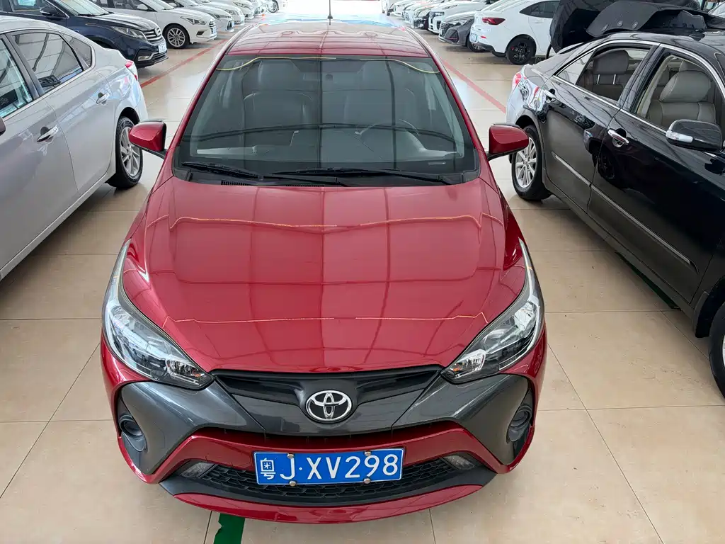 Toyota Yaris L — фото 4