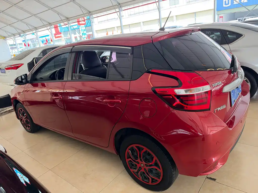 Toyota Yaris L — фото 7