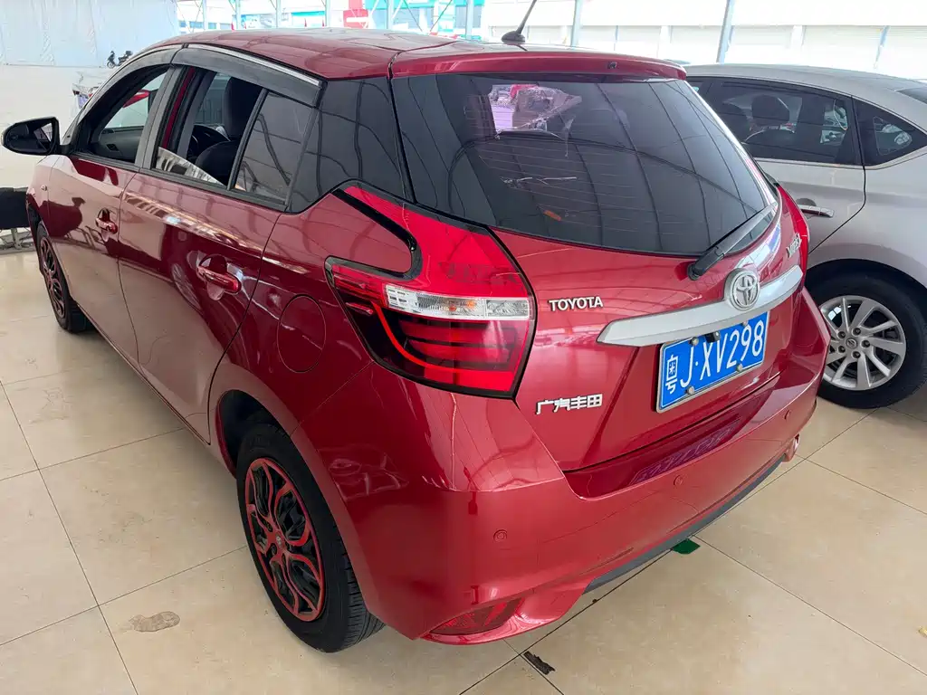 Toyota Yaris L — фото 8