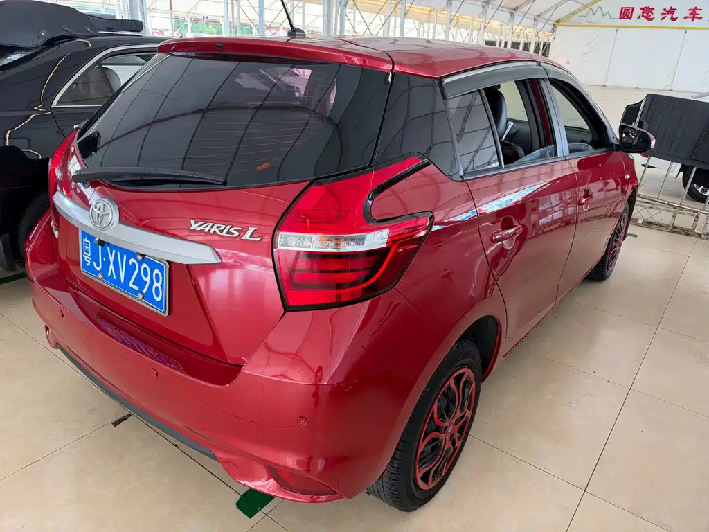 Toyota Yaris L — фото 10