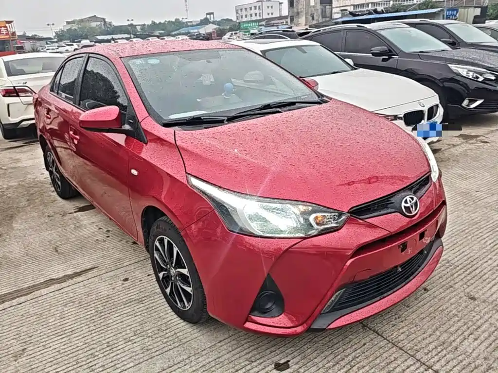 Toyota Yaris L — фото 3