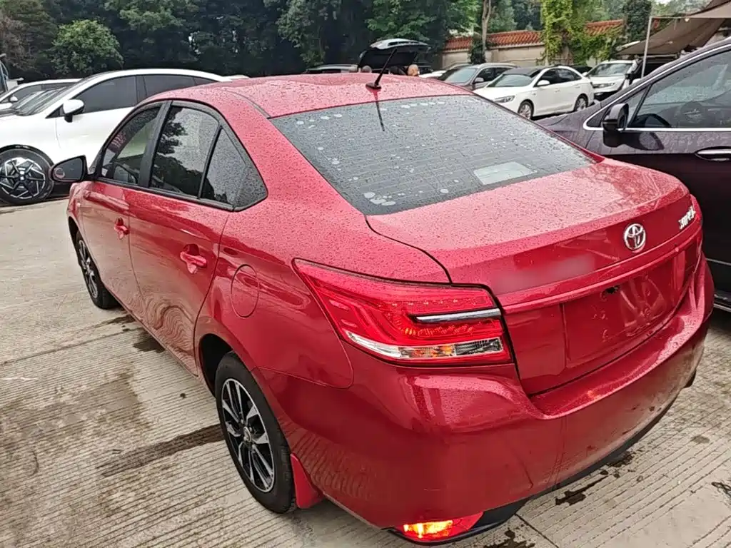 Toyota Yaris L — фото 4