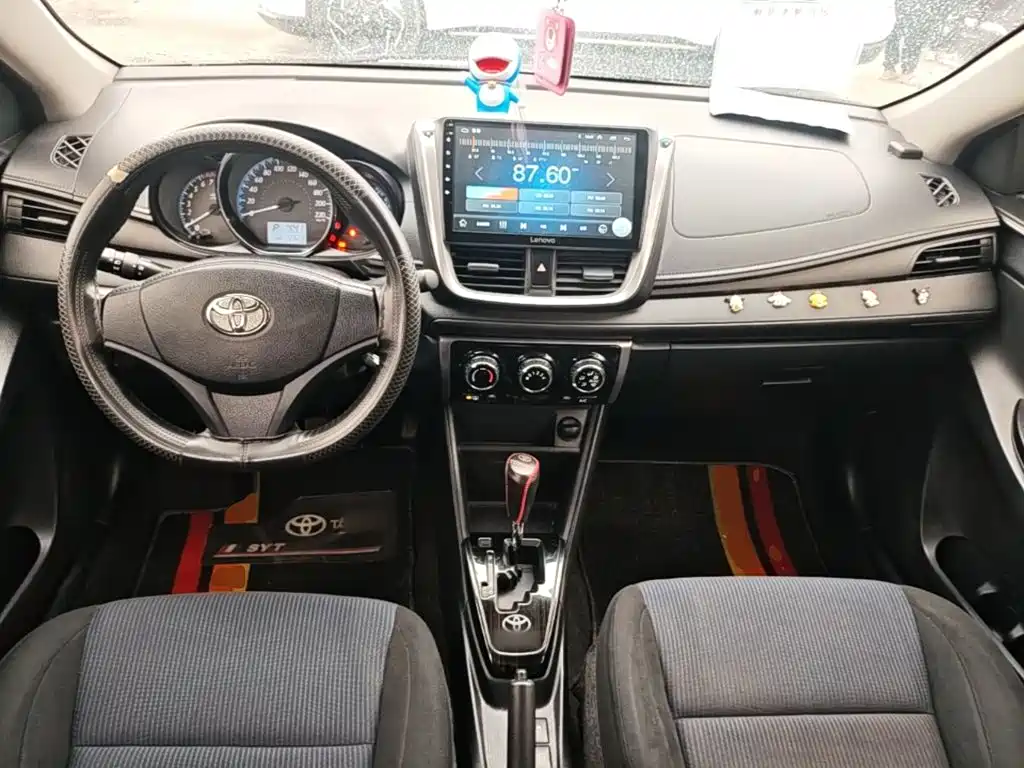 Toyota Yaris L — фото 9
