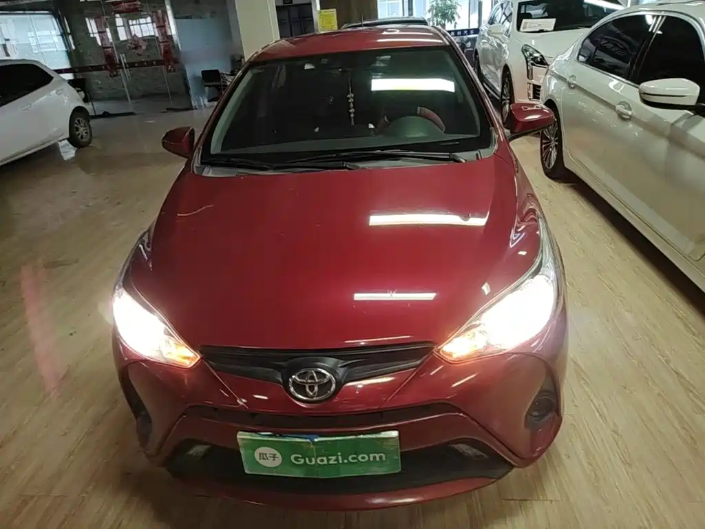 Toyota Yaris L — фото 2