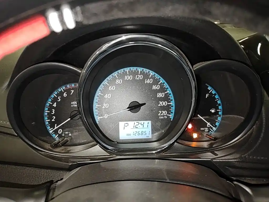 Toyota Yaris L — фото 11
