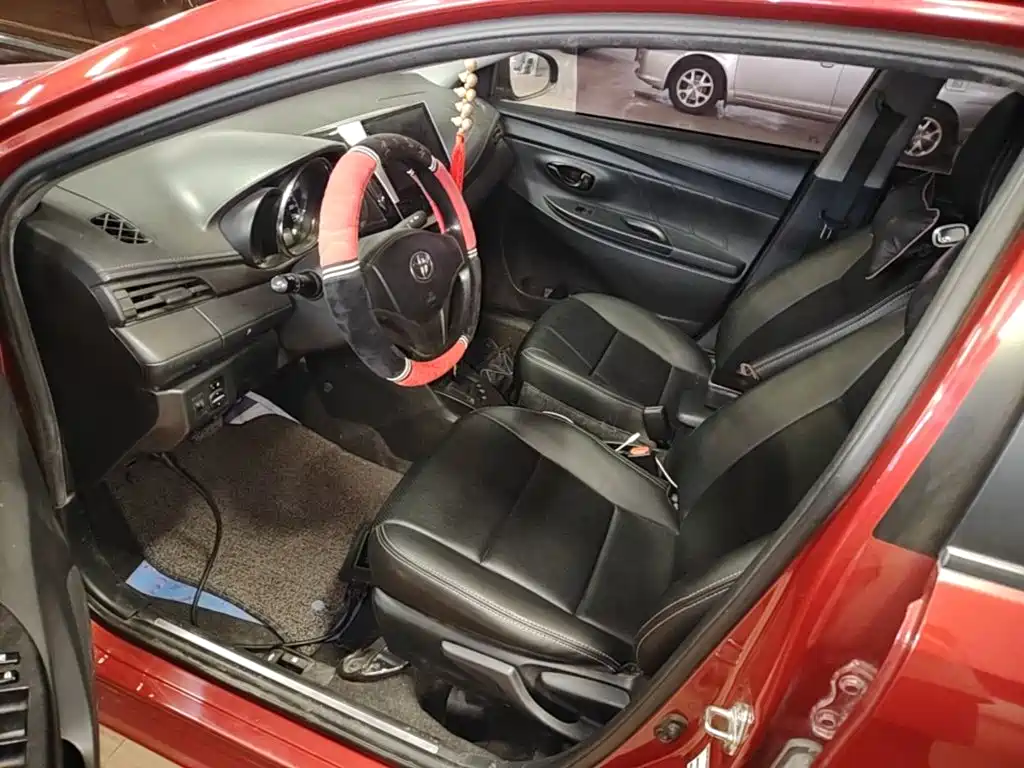 Toyota Yaris L — фото 14