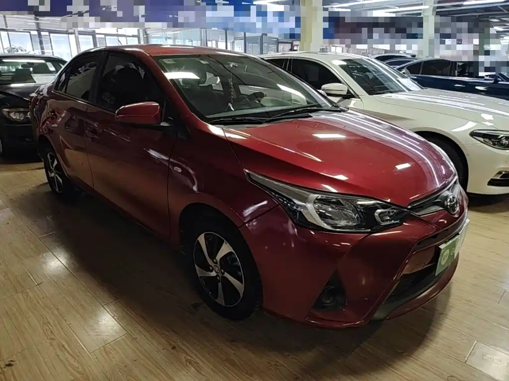 Toyota Yaris L — фото 3