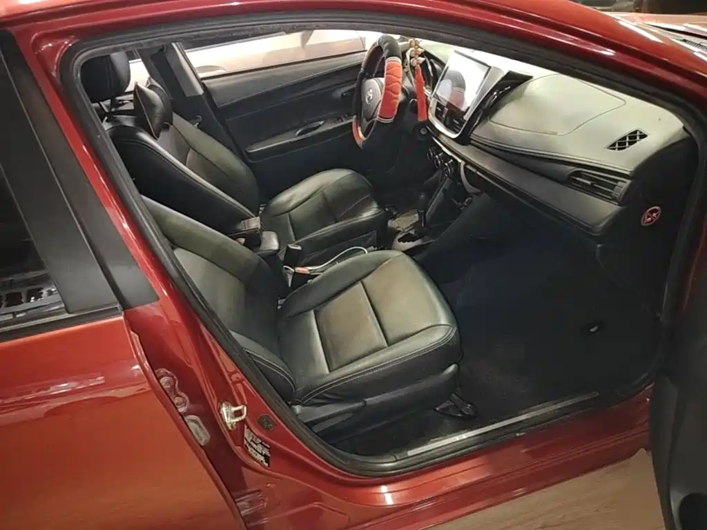 Toyota Yaris L — фото 24
