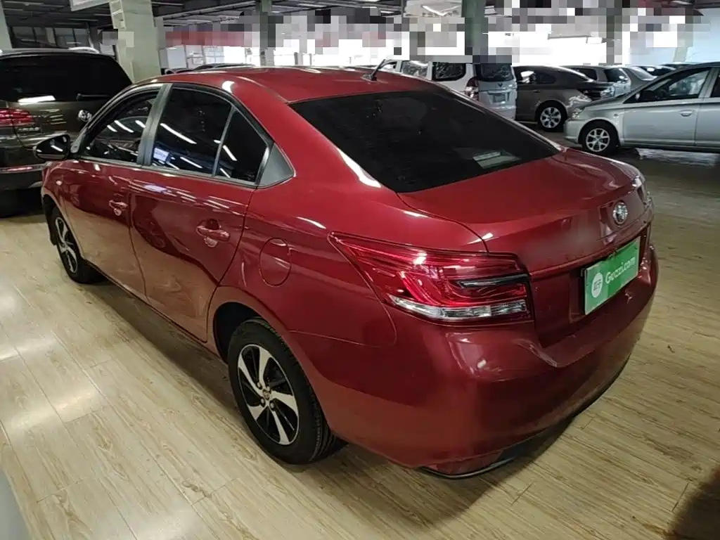 Toyota Yaris L — фото 4