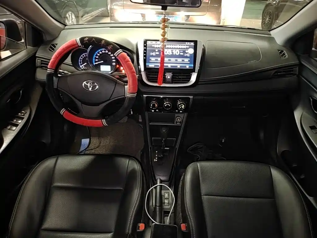 Toyota Yaris L — фото 9