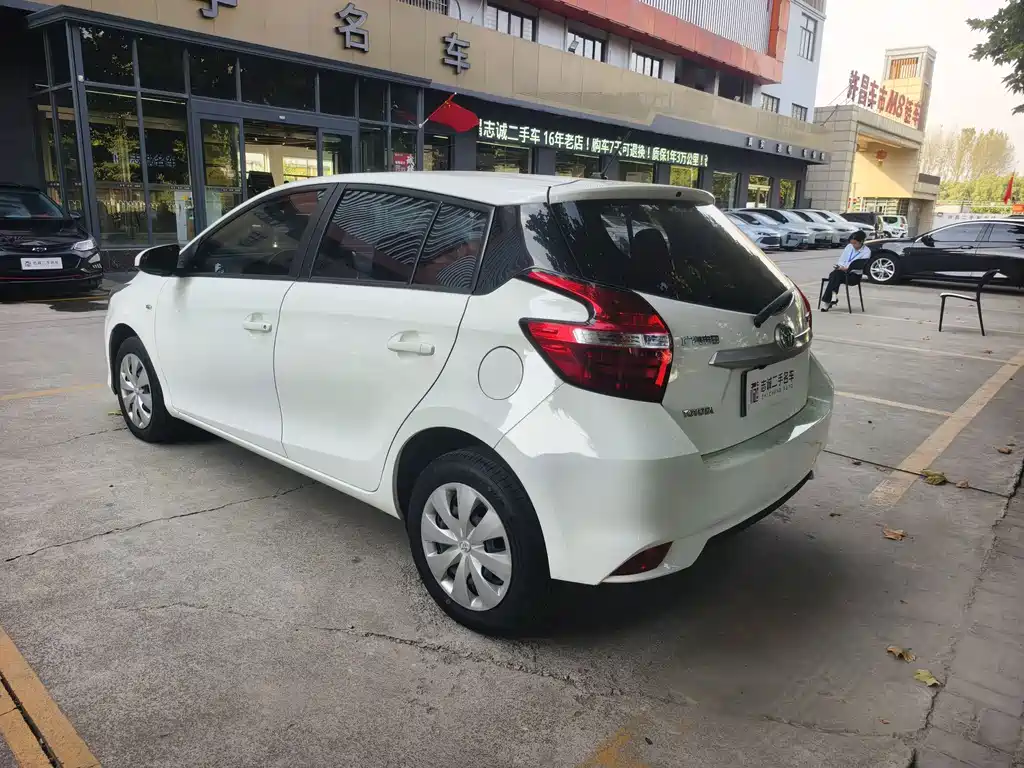 Toyota Yaris L — фото 3
