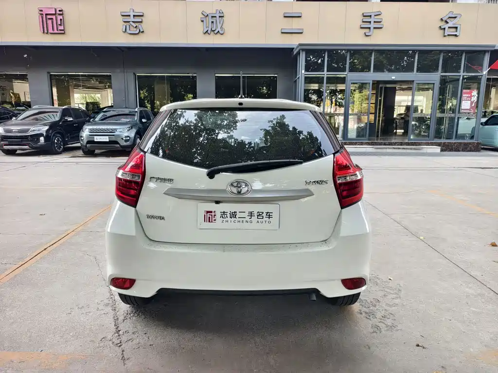 Toyota Yaris L — фото 5