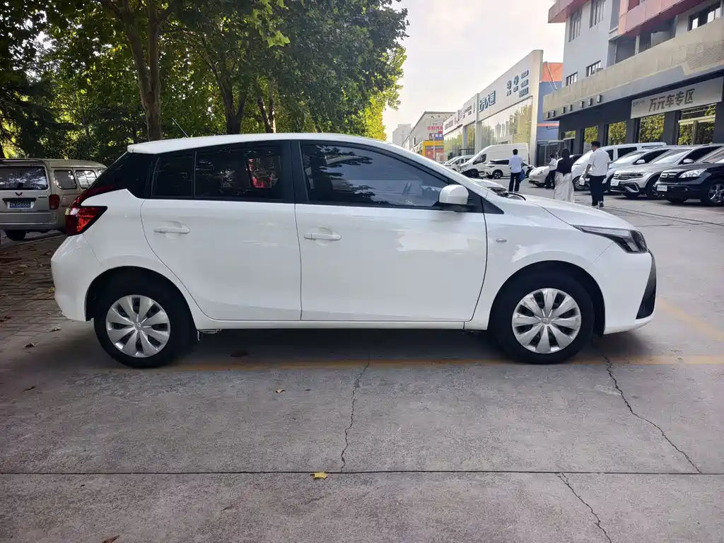 Toyota Yaris L — фото 6