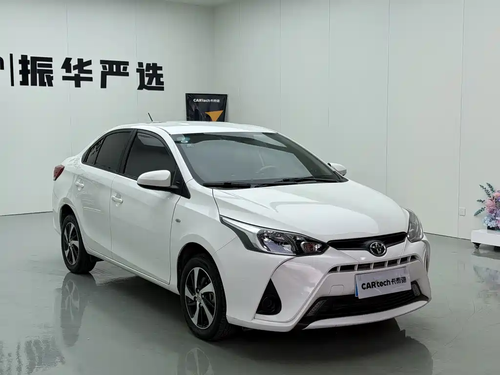 Toyota Yaris L — фото 3