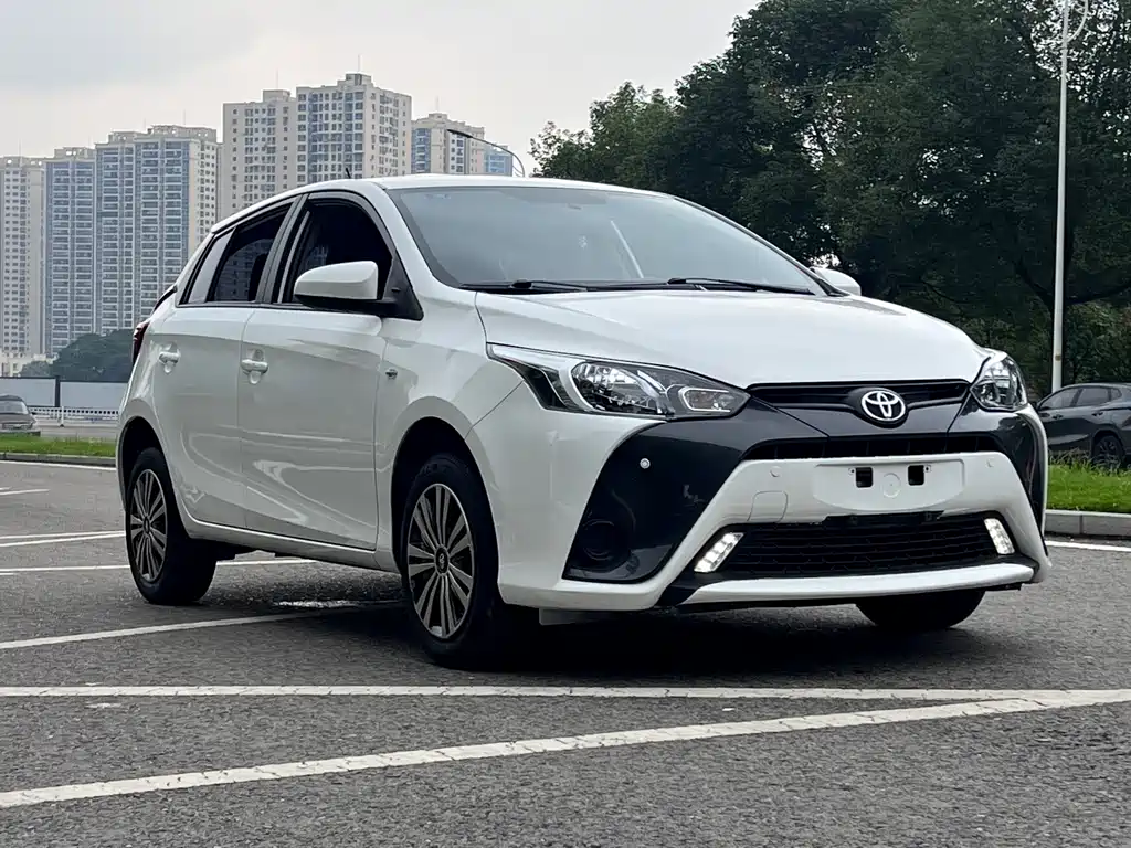 Toyota Yaris L — фото 3