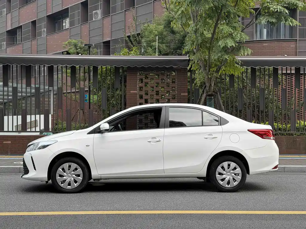 Toyota Vios — фото 3