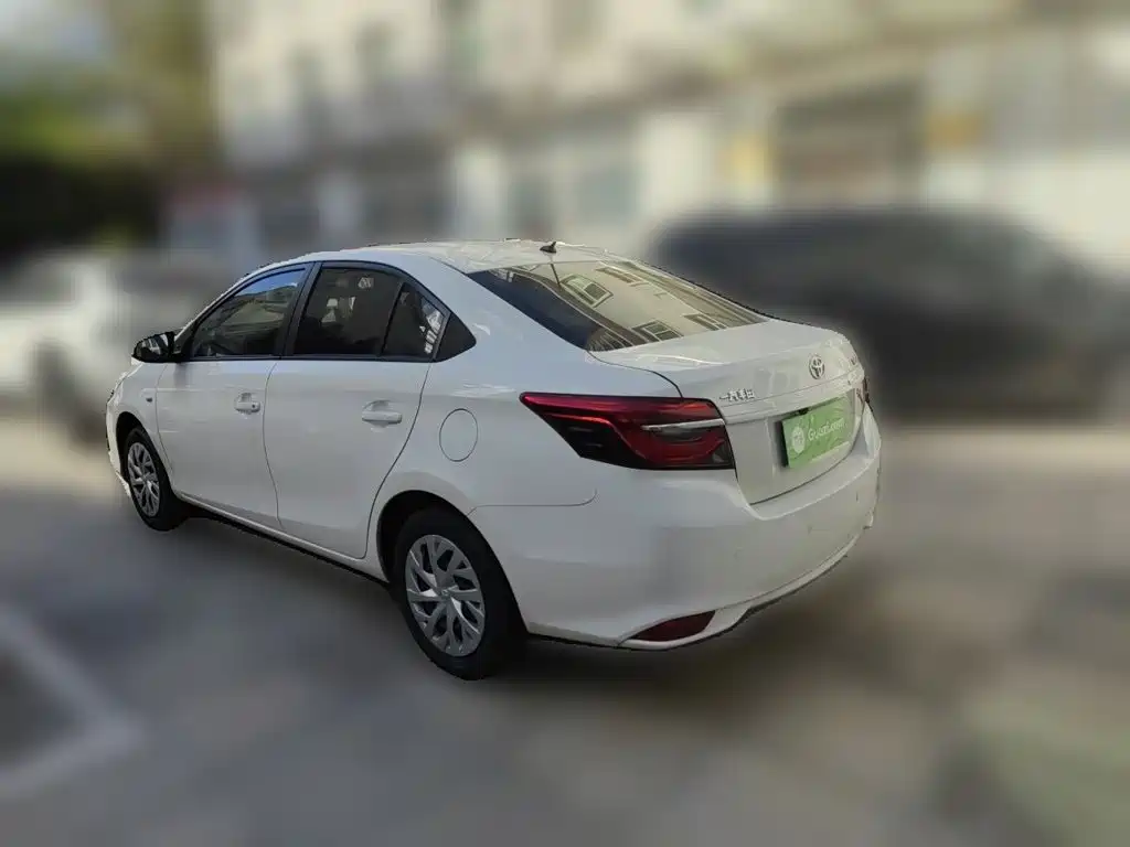 Toyota Vios — фото 4