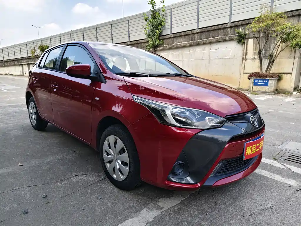Toyota Yaris L — фото 3