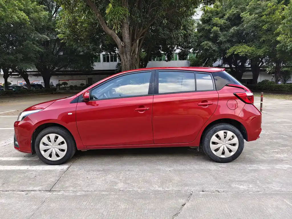 Toyota Yaris L — фото 4