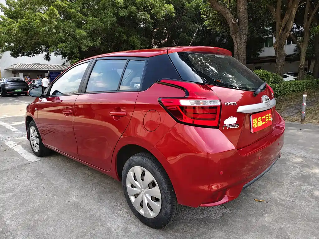 Toyota Yaris L — фото 7