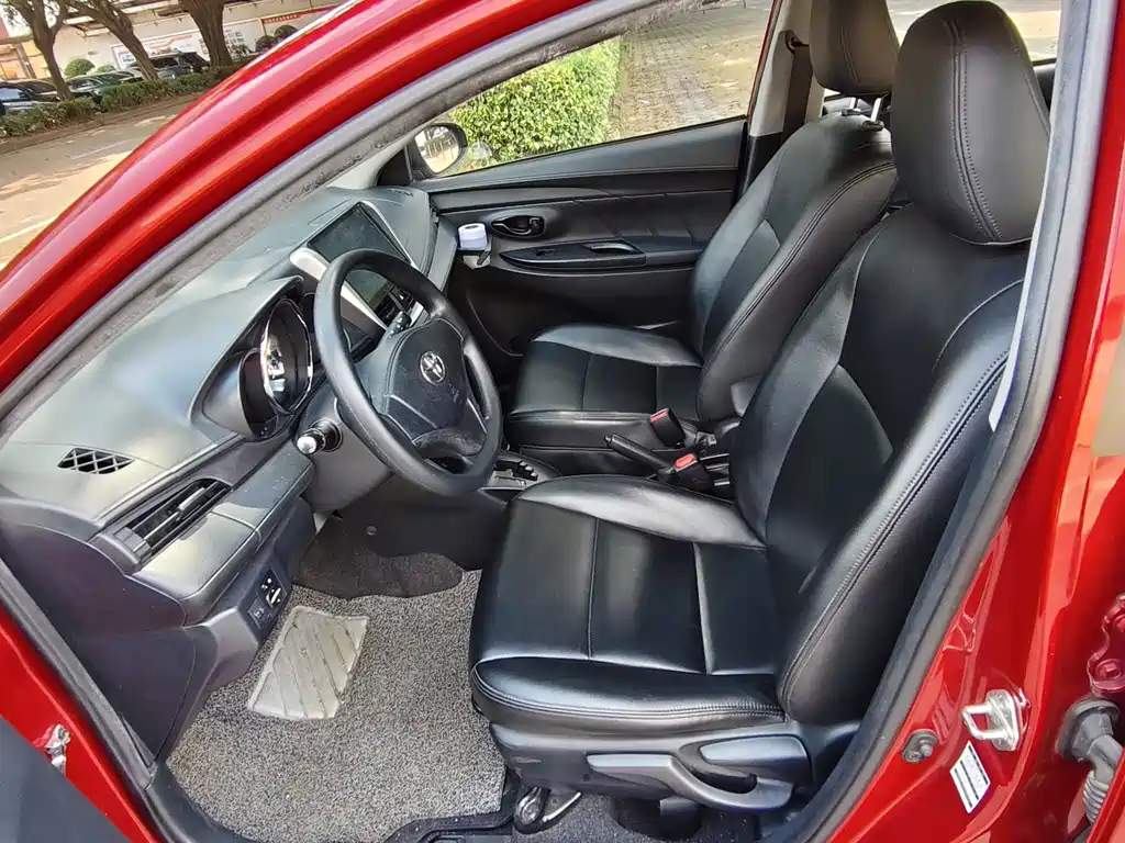 Toyota Yaris L — фото 10