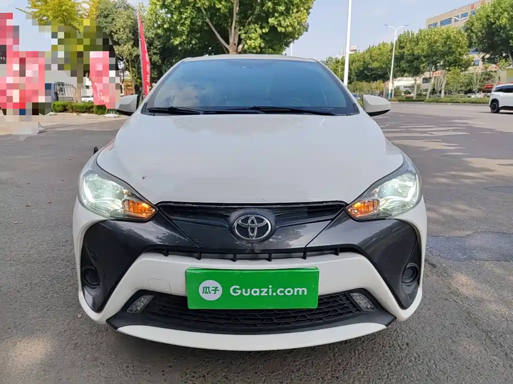 Toyota Yaris L — фото 2