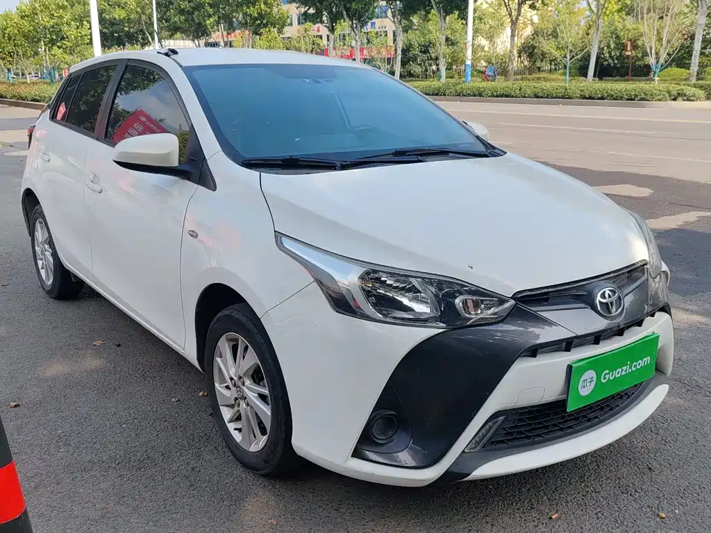 Toyota Yaris L — фото 3