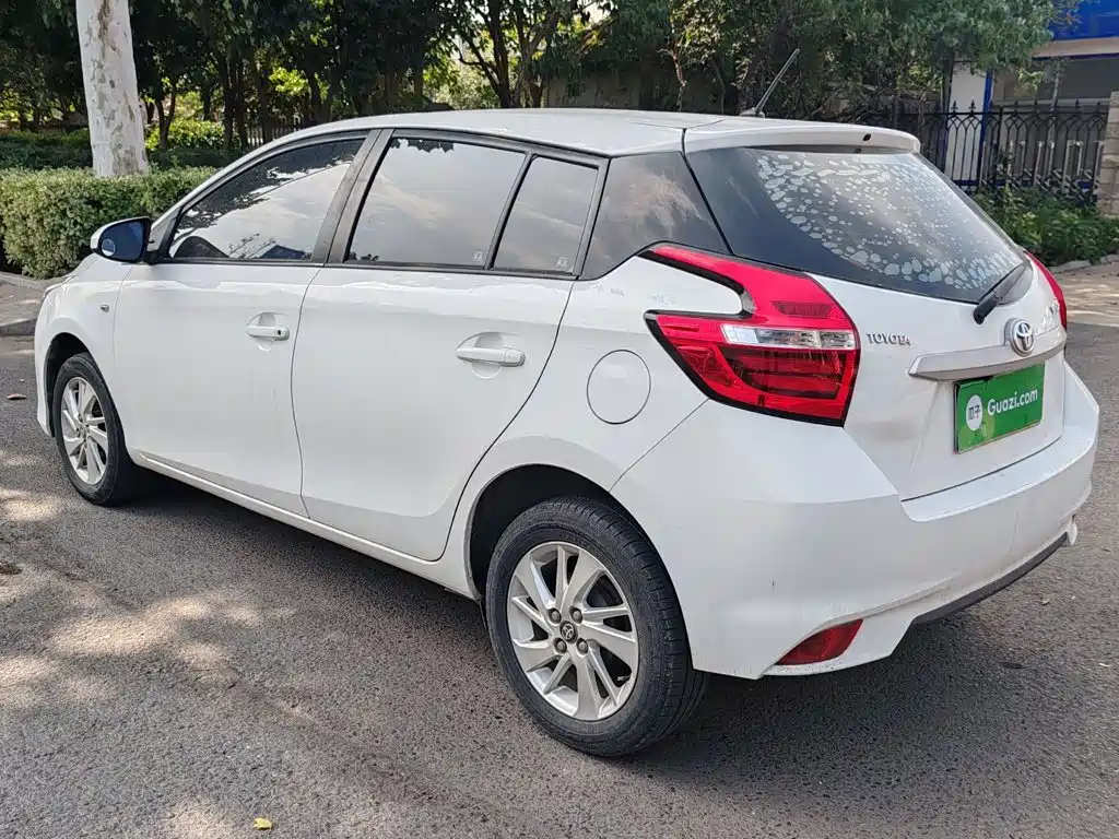 Toyota Yaris L — фото 4