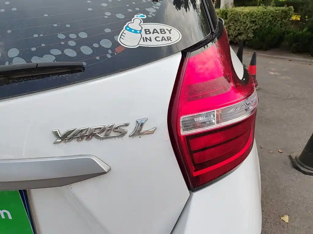 Toyota Yaris L — фото 7