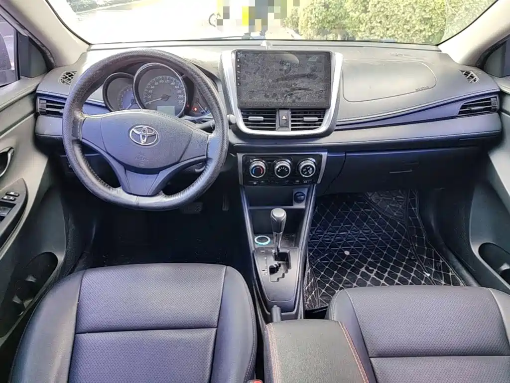 Toyota Yaris L — фото 9