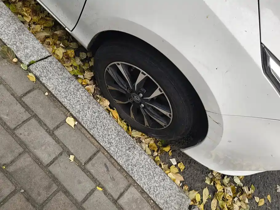 Toyota Yaris L — фото 6
