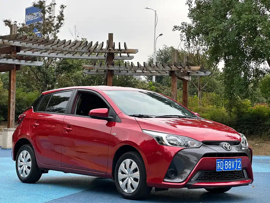 Toyota Yaris L — фото 3