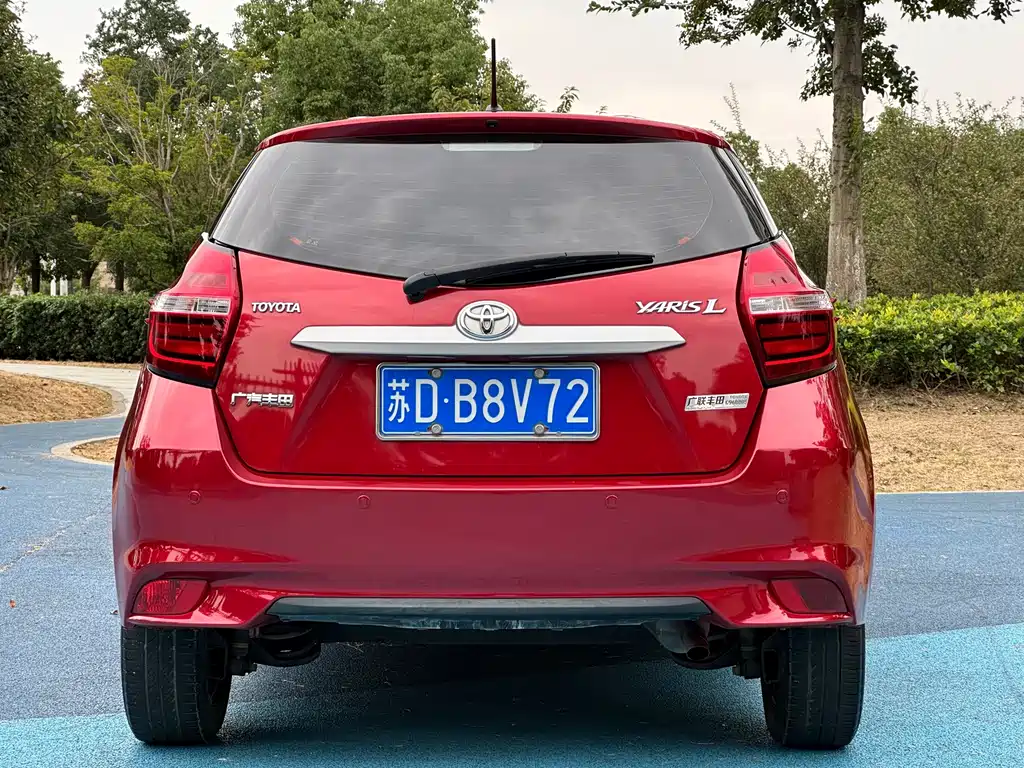 Toyota Yaris L — фото 9