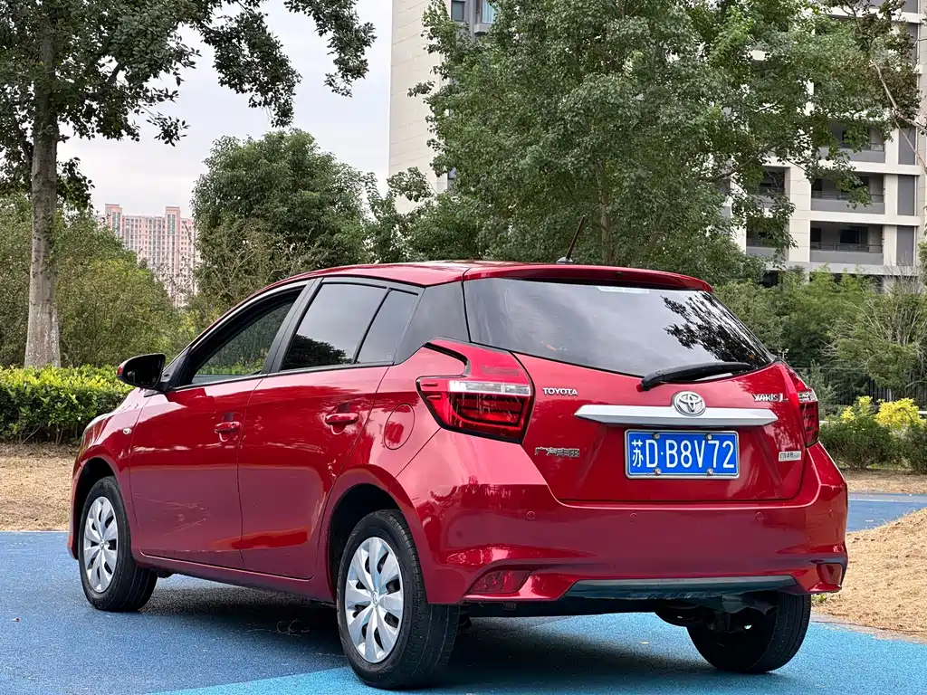 Toyota Yaris L — фото 10