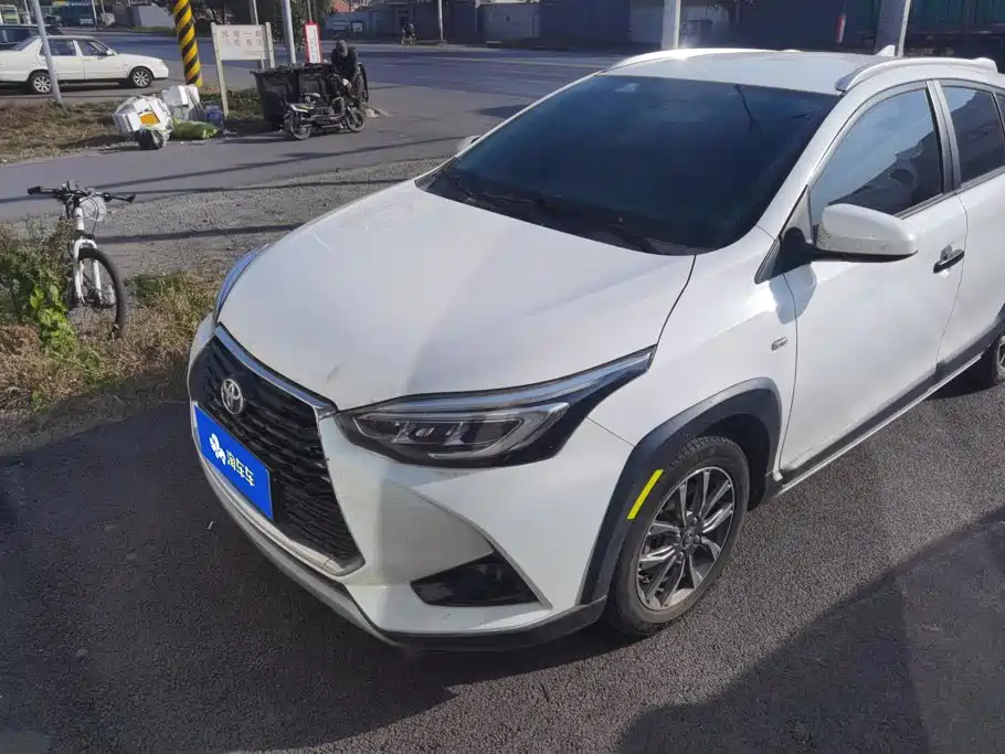 Toyota Yaris L — фото 2