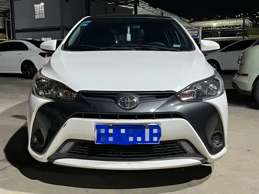 Toyota Yaris L — фото 2