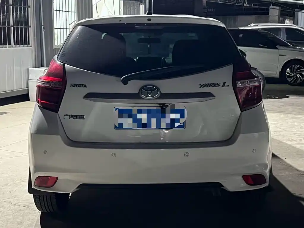 Toyota Yaris L — фото 6
