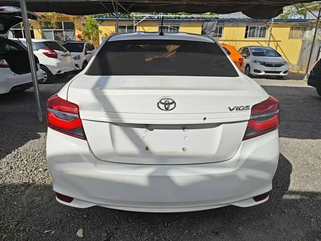 Toyota Vios — фото 5