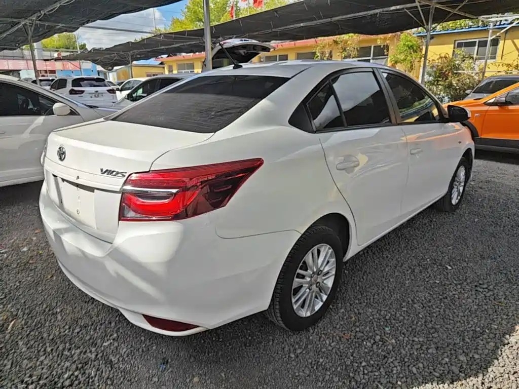 Toyota Vios — фото 6