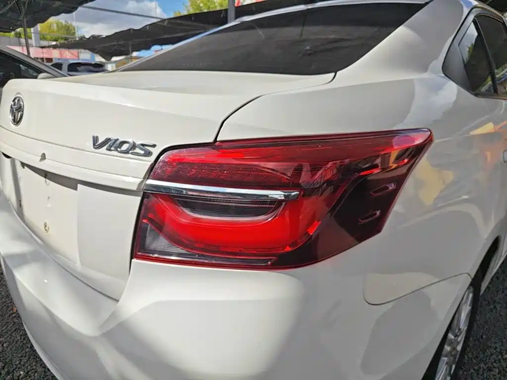 Toyota Vios — фото 7
