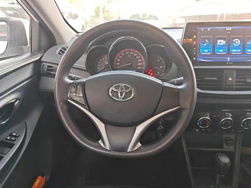 Toyota Vios — фото 10